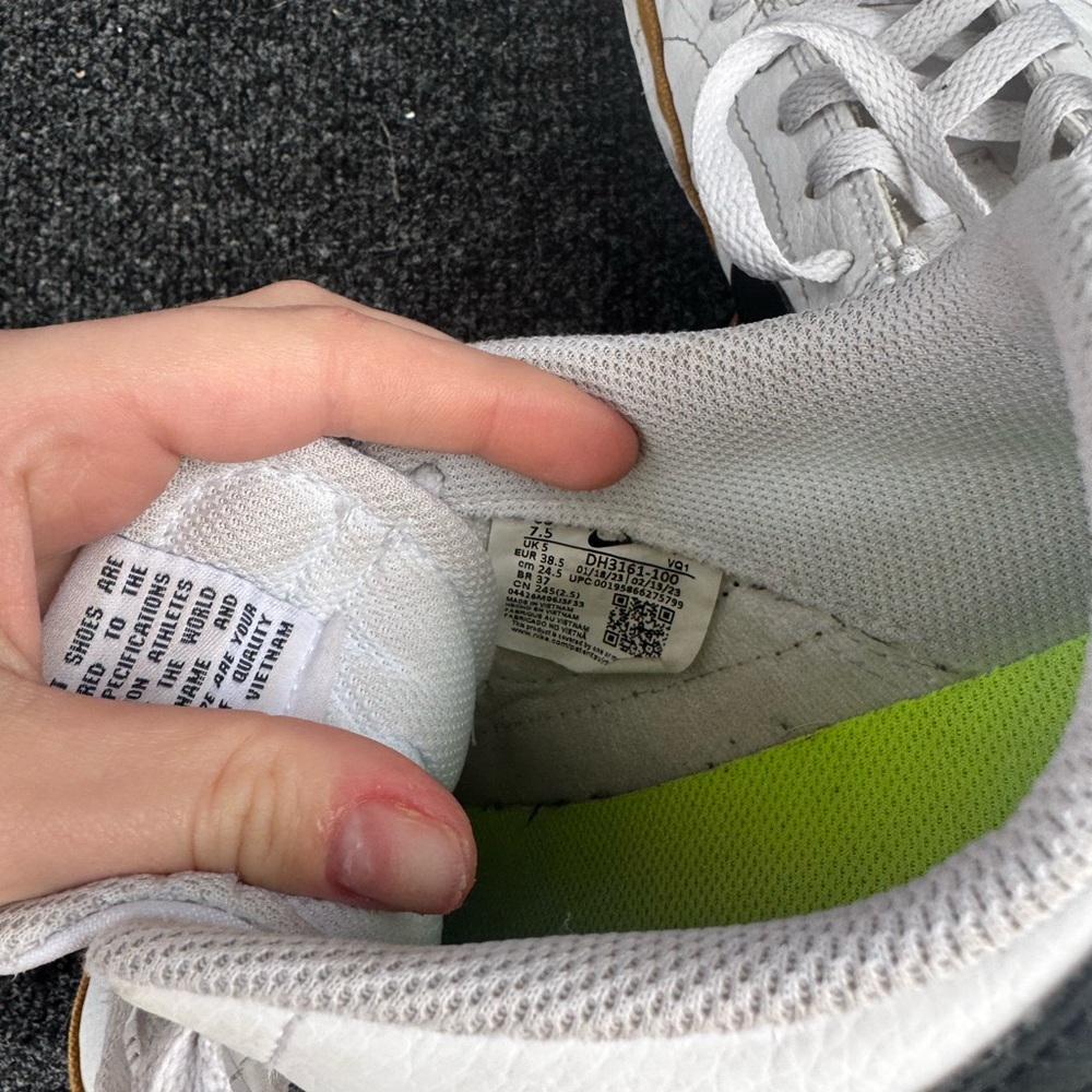 Nike Low-Top Sneakers - Picture 3 of 3